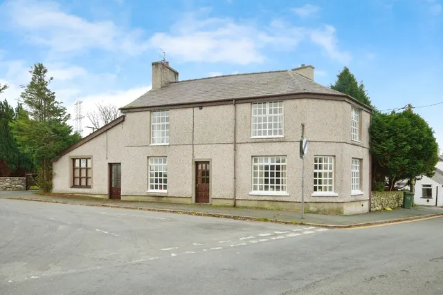 Llanrug, Caernarfon, LL55, photo 1