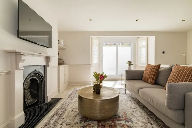 Photo 3 — Clapham Road London SW9