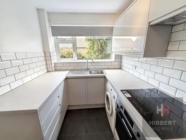 Alma Road, Sale, M33, photo 3