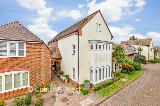Pears Grove, Southbourne, PO10, photo 1