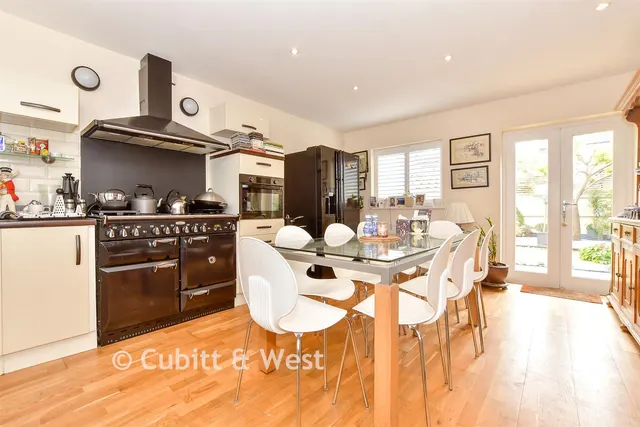 Pears Grove, Southbourne, PO10, photo 3