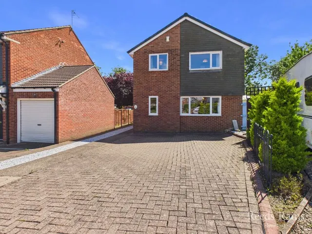 Photo 3 — Croxton Close, Fairfield, Stockton-On-Tees, Durham, TS19