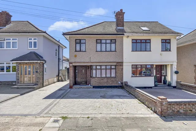 Victoria Avenue, Romford, RM5, photo 1