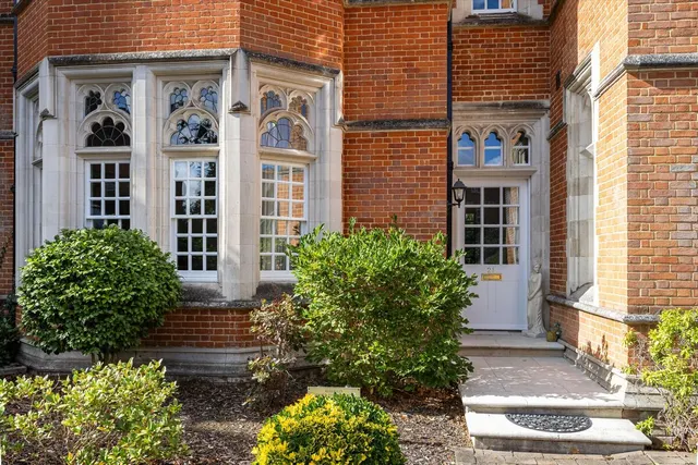 Holloway Drive, Virginia Water, GU25, photo 2