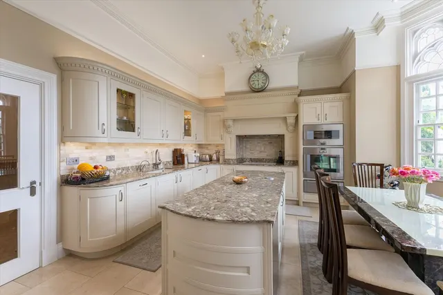 Holloway Drive, Virginia Water, GU25, photo 3