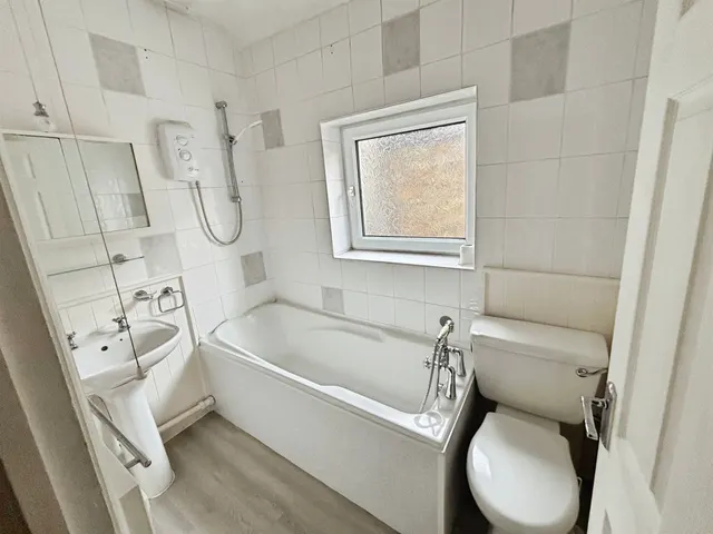 Martin Street, Swansea, SA6, photo 3