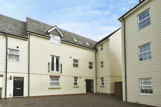 Mazurek Way, Swindon, photo 1