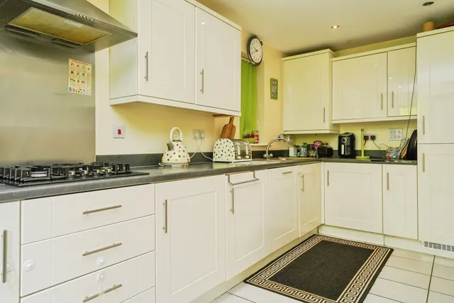 Photo 3 — Barnpear Court, Tuffley, Gloucester, Gloucestershire, GL4