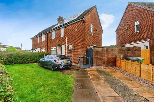Warner Place, Walsall, WS3, photo 1