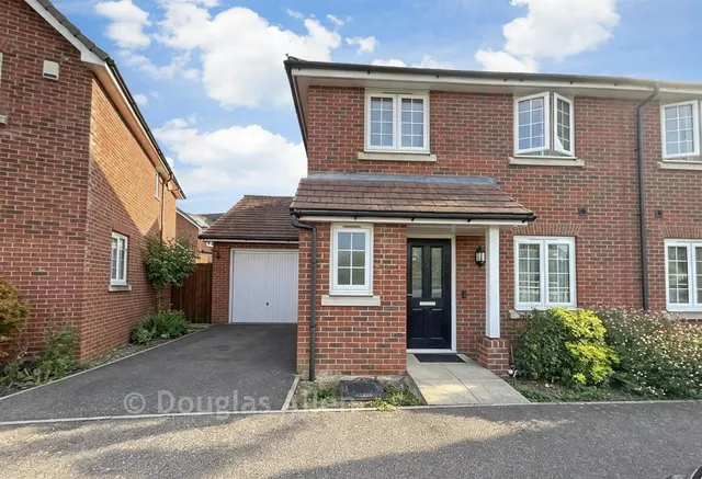 Farnham Avenue, Wickford, SS11, photo 1