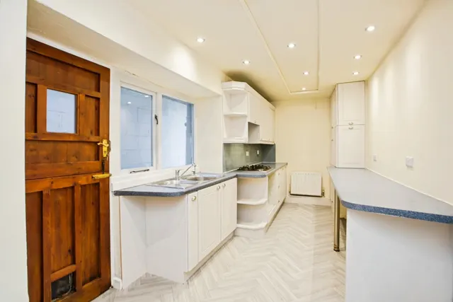 Photo 3 — Burrwood Terrace, Holywell Green, Halifax, West Yorkshire, HX4