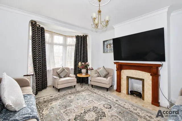 Ashmour Gardens, Romford, RM1, photo 2