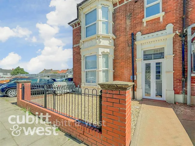 London Road, Portsmouth, PO2, photo 1