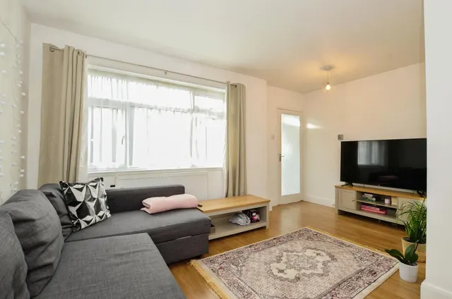 Westfield Park, Pinner, HA5, photo 2