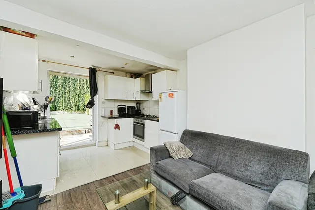 Kangley Bridge Road, London, SE26, photo 3