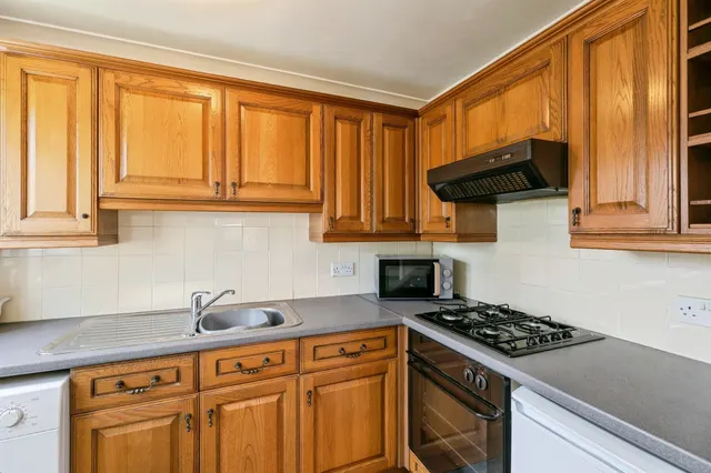 Photo 2 — Thorntree Avenue, Crofton, Wakefield