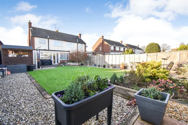 Photo 3 — Field Way, Aldershot, Hampshire, GU12 4UL