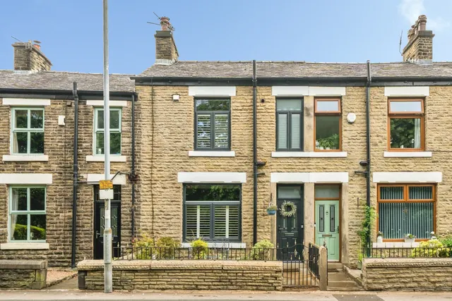 3 bedroom house, Turton Road, Bradshaw, BL2