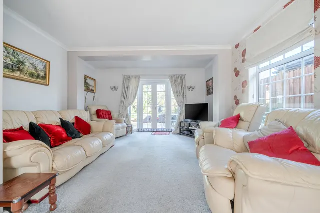 Blackpond Lane, Farnham Royal, SL2, photo 3