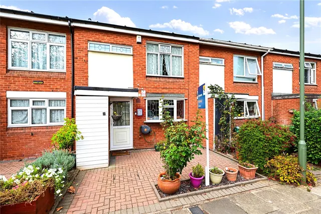 Abbot Close, Laleham, TW18, photo 1