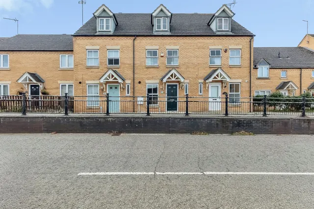 School Lane, Higham Ferrers, NN10, photo 2