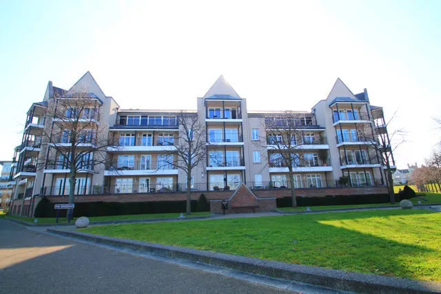 The Boulevard, Ingress Park, Greenhithe, photo 1