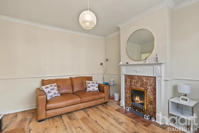 Bosworth Road, Dagenham, RM10, photo 3