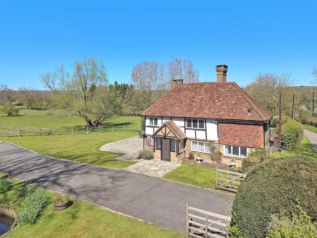 Troy Lane, Edenbridge, TN8, photo 1