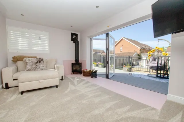 Photo 3 — Valentine Avenue, Southampton, SO19 0EQ