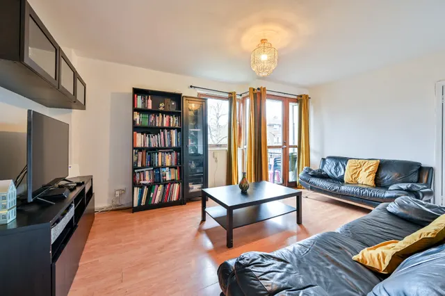 12 Broomfield House, Massinger Street, London, photo 1