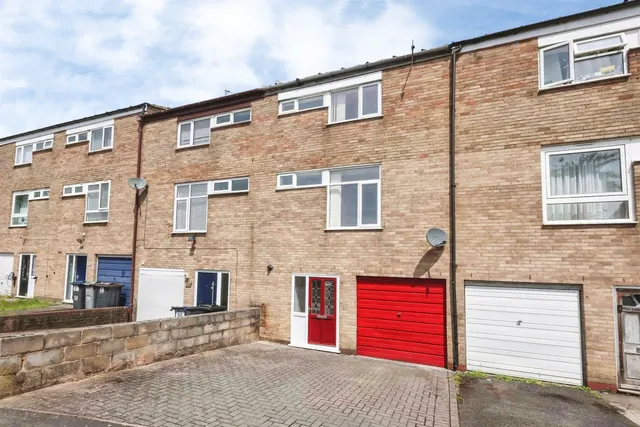 Middle Leasow, Quinton, B32, photo 1