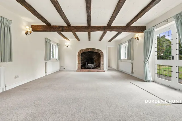 New Road, Lambourne End, RM4, photo 3