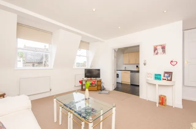 Photo 3 — 125e Holland Road, London