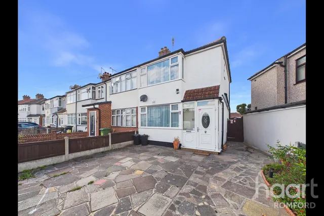 Linley Crescent, Romford, RM7, photo 1