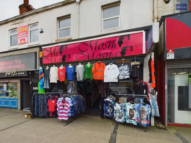 Waterloo Road, Blackpool, FY4, photo 1
