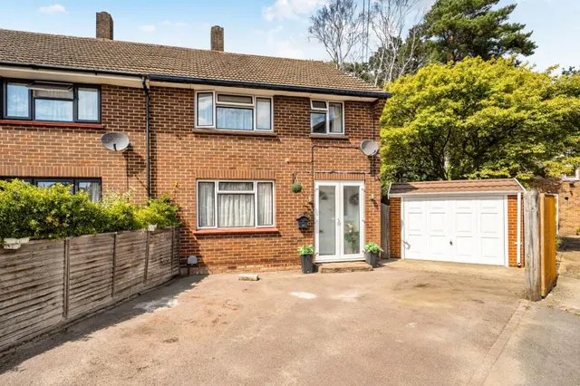 Larch Close, Camberley, GU15, photo 1