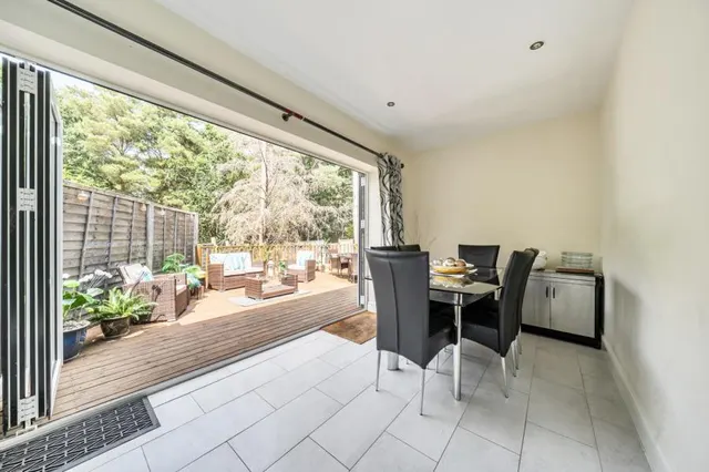 Larch Close, Camberley, GU15, photo 3