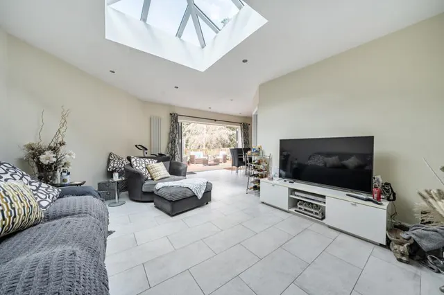 Larch Close, Camberley, GU15, photo 2