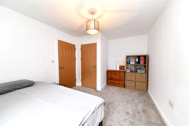 Photo 3 — Swingate, Stevenage, SG1 1AS