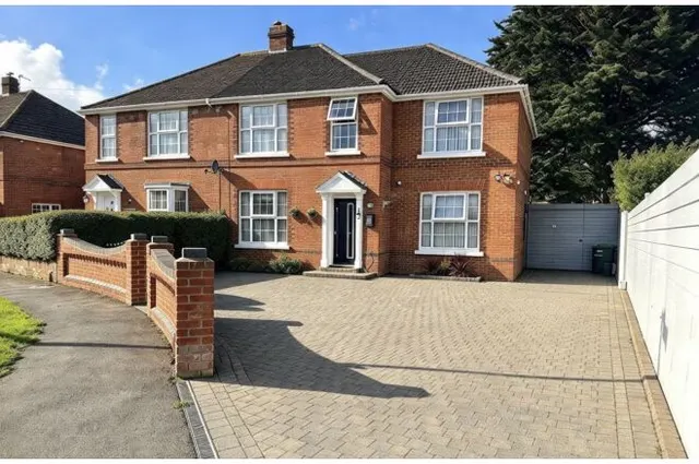 Wigan Crescent, Bedhampton, PO9, photo 3