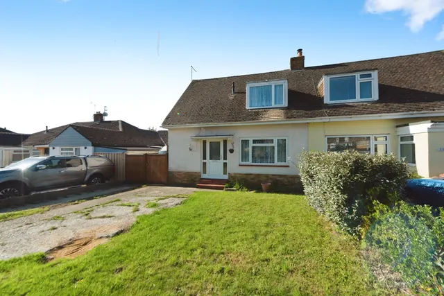 3 bedroom house — Silverdale Drive, Waterlooville
