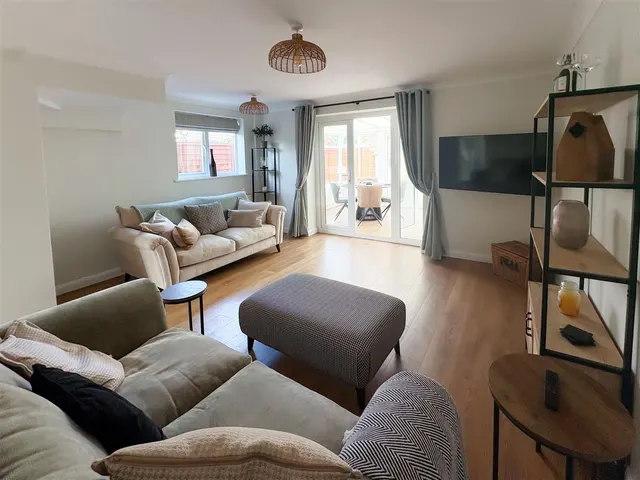 Ascot Way, Rustington, photo 2