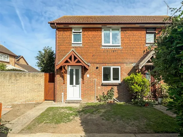 Ascot Way, Rustington, photo 1