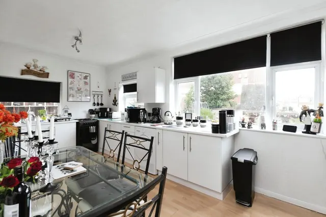 Photo 3 — Elphinstone Road, Hastings, East Sussex, TN34