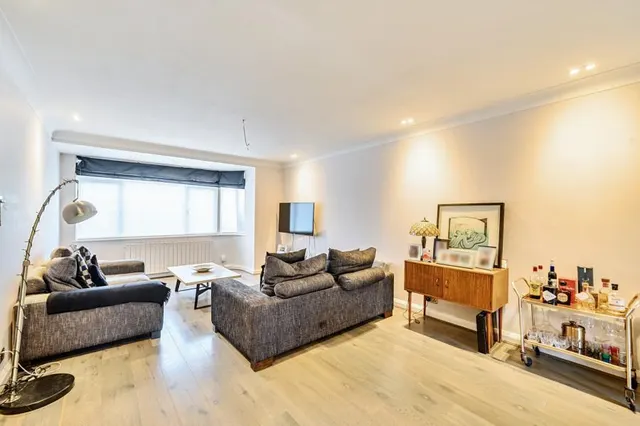 Hillcrest Gardens, London, N3, photo 3