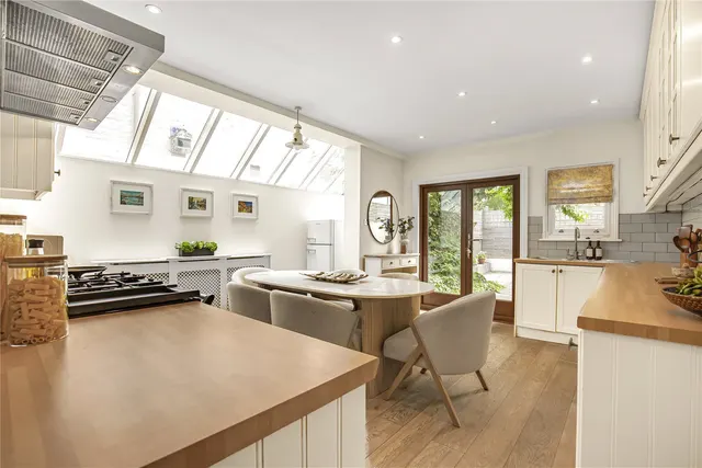 Photo 3 — Stephendale Road, Fulham, London, SW6
