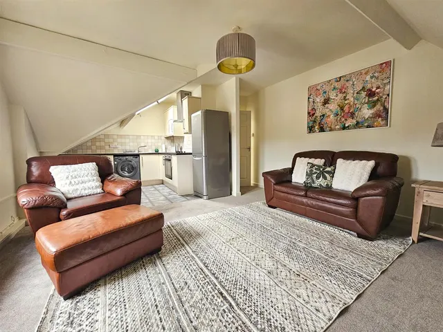 Photo 3 — 78 Bolton Road, Silsden, Keighley, BD20 0JY