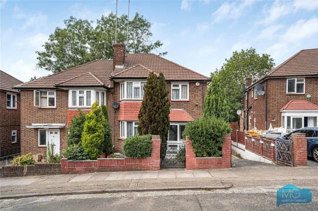 Howcroft Crescent, London, N3, photo 1