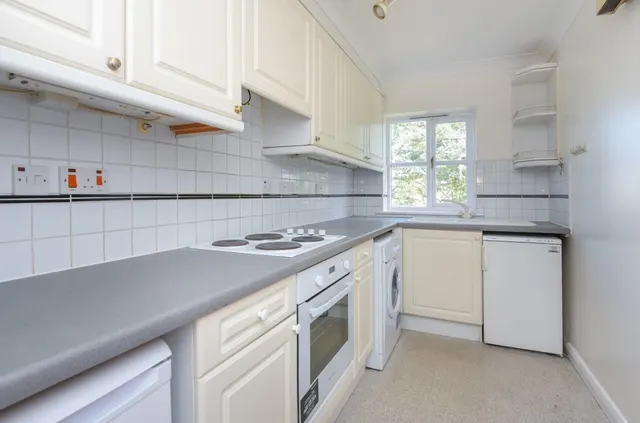 Photo 3 — Windlesham Grove, Southfields, London, SW19