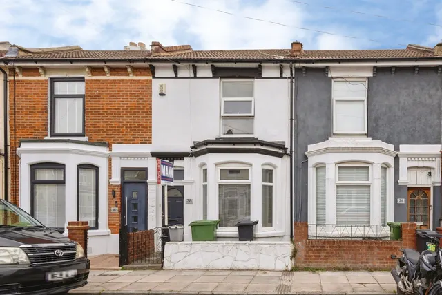 Paulsgrove Road, Portsmouth, PO2, photo 1